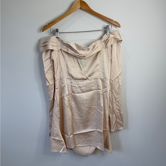 PrettyLittleThing Champagne Satin Pleat Detail Bardot Flared Sleeve Shift Dress - Picture 5 of 9